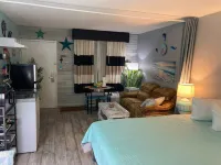 Paradise on the Sarasota Bay, Close to Gulf Beaches, Heated Pool, Restaurant Hotels in Whitfield