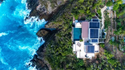 5 bedroom villa with pool in stunning clifftop location next to gorgeous beach Hotel dekat Guana Island
