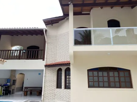 Casa inteira, 4 dormitórios, ar condicionado, piscina próximo da praia