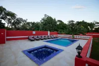 The Palms At Wentworth *Brand New* Full Staff Hotels in Galina