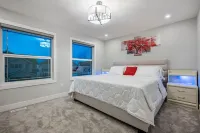 Executive Space for Everyone (King beds Come Stay Refreshed, Renewed & Reset. Hotels in Chestermere