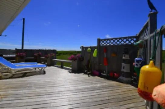 A cozy rustic cottage with a short walk to a fantastic beach in Seaview, PEI