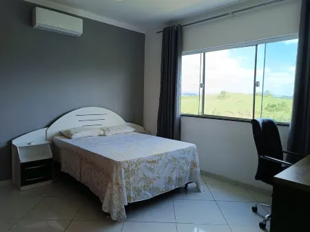 Family house, with pool views of the mountains 7 minut from the center Penedo RJ