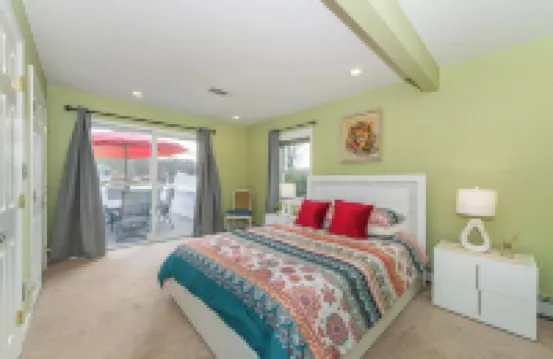 Lake Front Home w/Dock, Kayak, Canoe Right On Lake Hopatcong w/AC Wifi Huge Deck