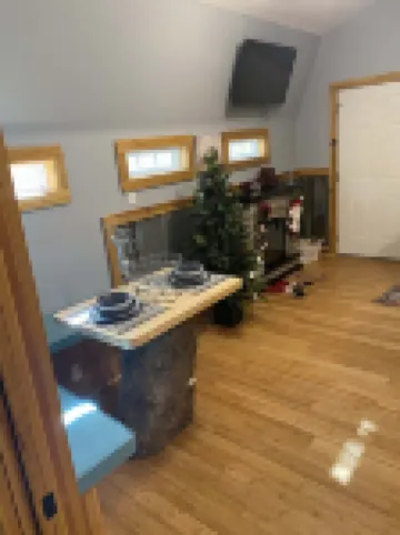 Cozy Cabin by the Creek