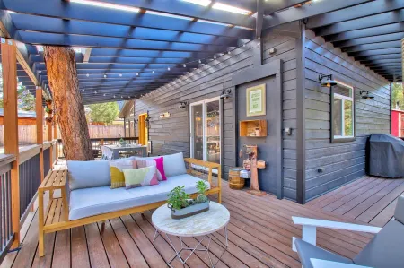 Beautiful Forest Getaway At Historic Pinecrest! Отели в г. Палмер Лейк