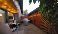 Cozy condo in Sparks, NV close to dining, shopping, and entertainment.
