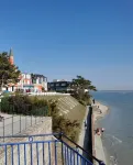 Town house 2 minutes from the beach and shops