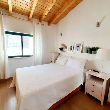 Central, one-bedroom duplex near the sea. Free Wi-Fi