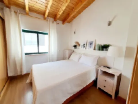 Central, one-bedroom duplex near the sea. Free Wi-Fi