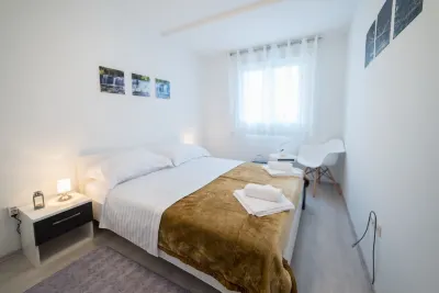 Apartment in peaceful area but really close to the old town.