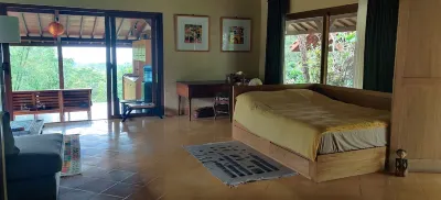 4/6-persons sized villa with great views & fresh air, big private tropical land. Hotels in Purwobinangun