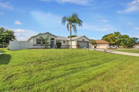 NEW! The Turtle Nest - Heated Pool & White Sand Beach Fire Pit Area Отели рядом с достопримечательностью «Кидстар Парк»