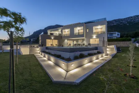 Luxurious Villa "Meri" Отели в г. Opcina Kastela