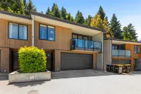 Queenstown Forest Retreat - 4BR, Pool Table, Views