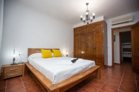 TOURIST VILLA “LAS RAÍCES” NEAR THE CENTER AND THE BEACHES OF LA JARA. Отели в г. Санлукар-де-Баррамеда