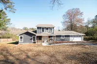 Eclectic 3-bedroom house in welcoming College Park