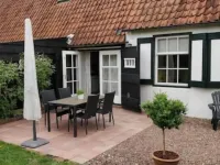Cozy farmhouse, Zeeland, original, large garden, wallbox 22KW Hotels in Gapinge