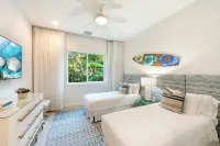 Private Seven Mile Beach Club with Roof Terrace, Amazing Pool Pavilion
