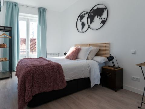 PLAZA MAYOR groups by MONARO