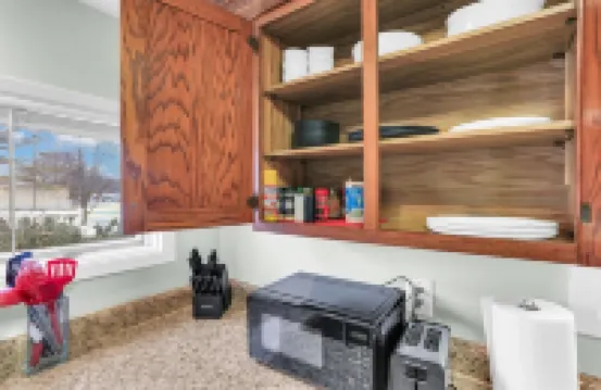 Cozy 2 Bedroom Home Mins from Downtown Champaign