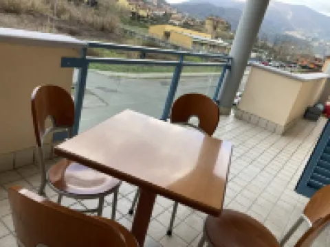 The blue shutters east 045001LTN0039