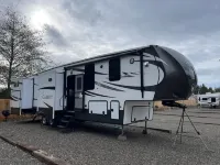 Far West RV Park and Cabins 포크스 호텔