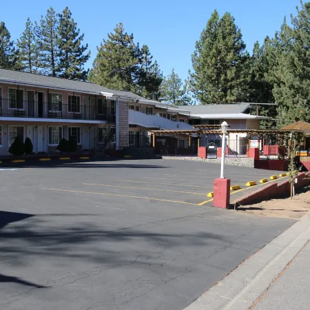 Bluelake Inn @ Heavenly Village