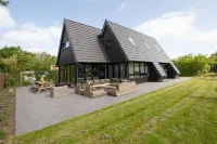 Unique boutique vacation villa by the sea!