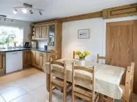 Simdda Wen Cottage Hotels in Llanfair-Mathafarn-Eithaf