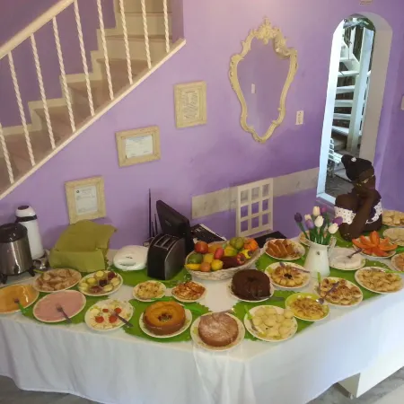 Hotel Pousada Papaya Verde Отели рядом с достопримечательностью «Маяк Прайя-да-Барра»