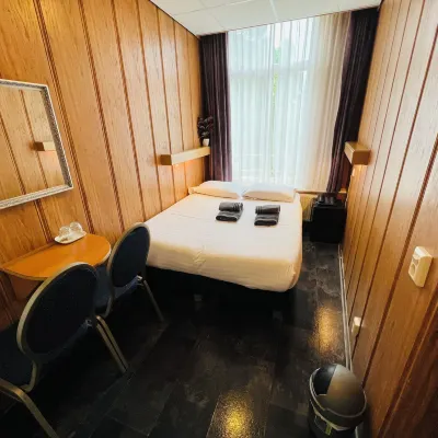 โรงแรมชาร์ม โรงแรมใกล้บ้านแอนน์ แฟรงค์