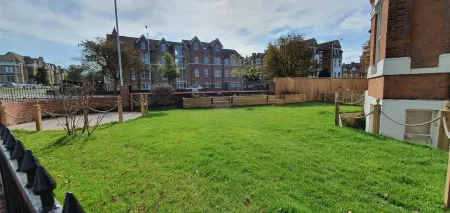 Sunny Lodge Guest House Отели рядом со станцией Folkestone Central Railway Station