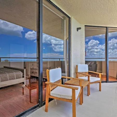 Modern Waterfront Hudson Condo w/ Resort Pool!
