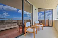Modern Waterfront Hudson Condo w/ Resort Pool! - balcon