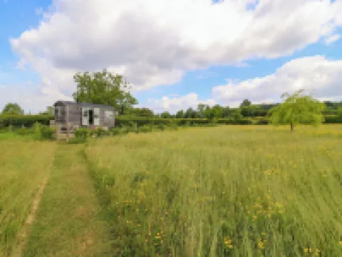 Goose Whistle Hut Hotels in Chippenham