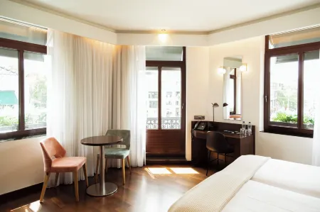 Hotel the Century Отели рядом со станцией Hasselt Station