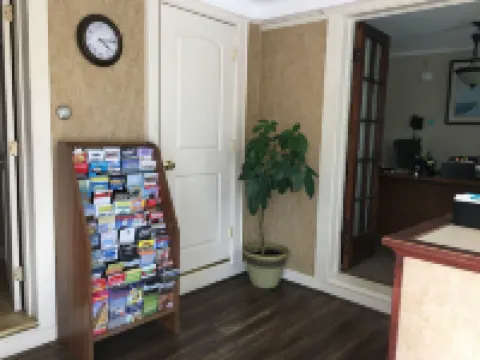 Kennebunk Gallery Motel and Cottages