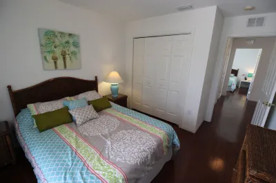 Bursting with Sunshine Pool S & G 5 Bedroom Home by Redawning Hotels near Wallace Brooks Park