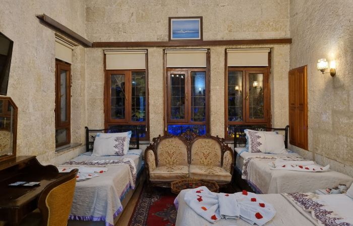 Born Hotel