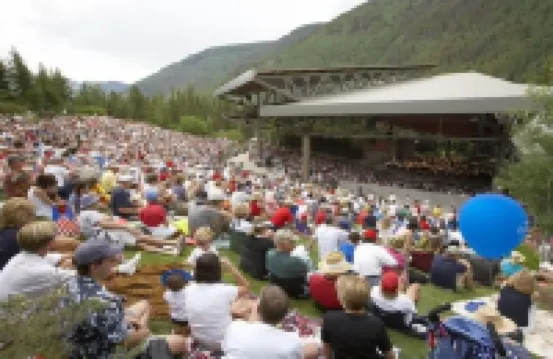Newly Remodeled Condo Wren 201 with Creekside Views of Vail Mountain by RedAwning