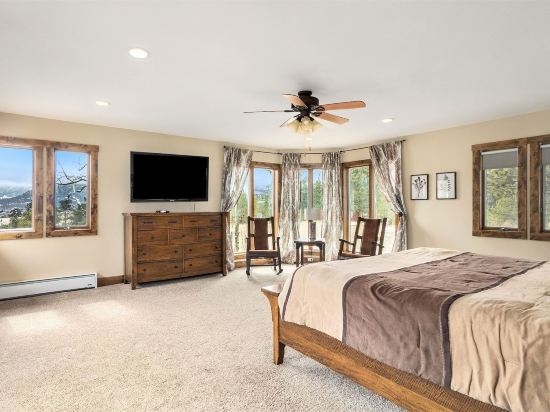 Snowline Vista Lodge -- Ev #3296 3 Bedroom Home by RedAwning
