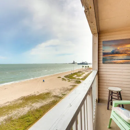 Beachfront Corpus Christi Condo w/ Pool Access!