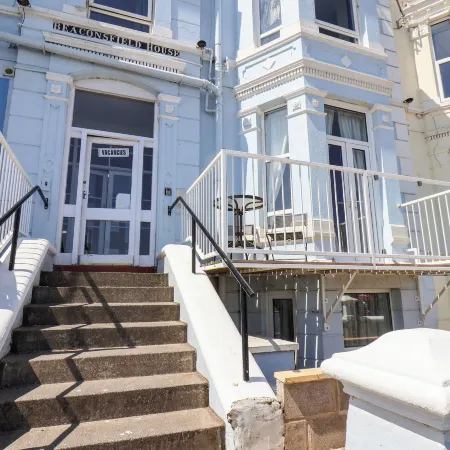 6 Beach View Beaconsfield House