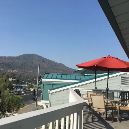 Oakhurst Lodge Hotels in Madera County