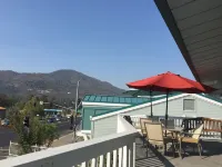 โอ๊คเฮิร์สต์ ลอดจ์