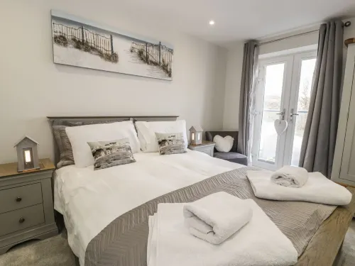 6 Bay View Hotels in Benllech
