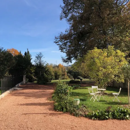 Gîte Vichy - 4 Chambres, Situé Dans le Parc du Château de Charmeil