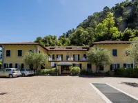 Residence l'Ulivo - Apartments in the City Center, with Fitness, Squash & Private Parking Hotels in Bellagio