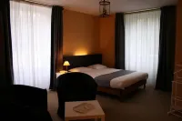 Le Tronçais Hotels in Ygrande